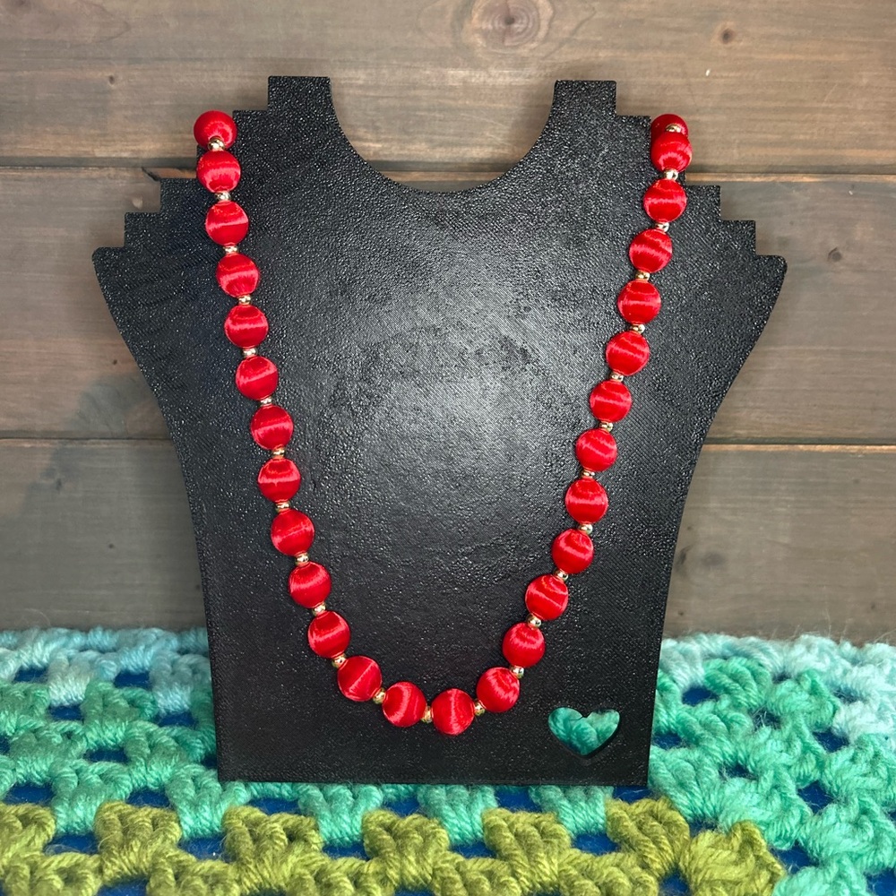 3/$10 Vintage Threaded Bead Necklace